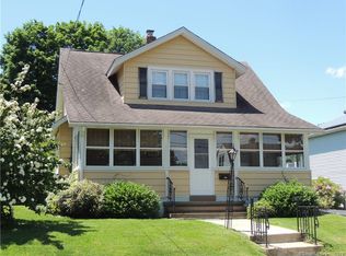 19 Lincoln Ave, Branford, CT 06405