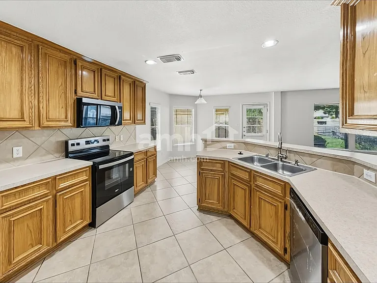 11011 Pierce Valley Dr — Photo 3