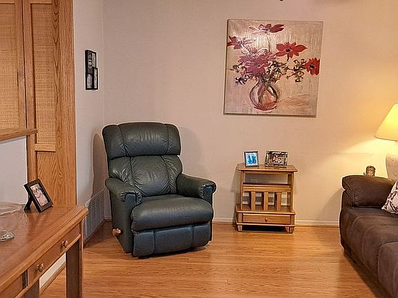 5th image of 566 Blue Ridge Dr