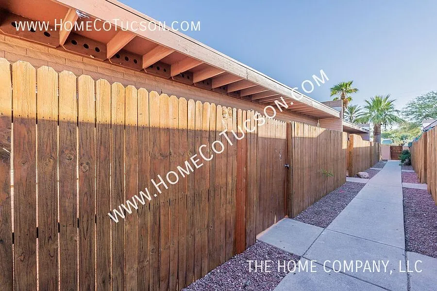 Building Photo - 2511 N Fontana Ave #D