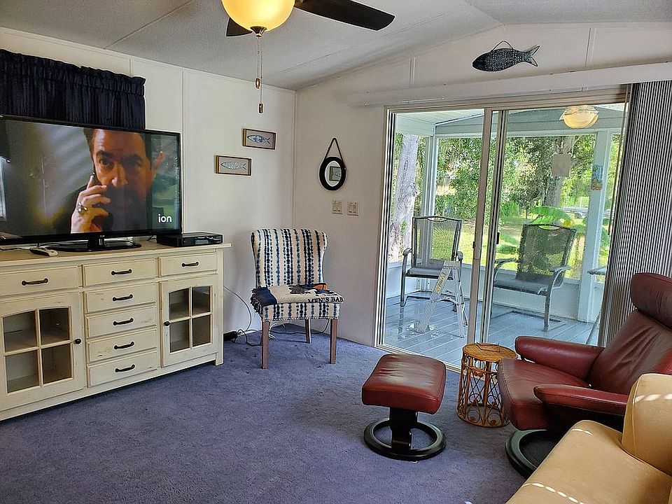 living Room - screened porch