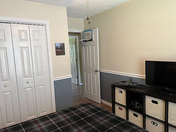 4th image of 2705 Jennifer Ln