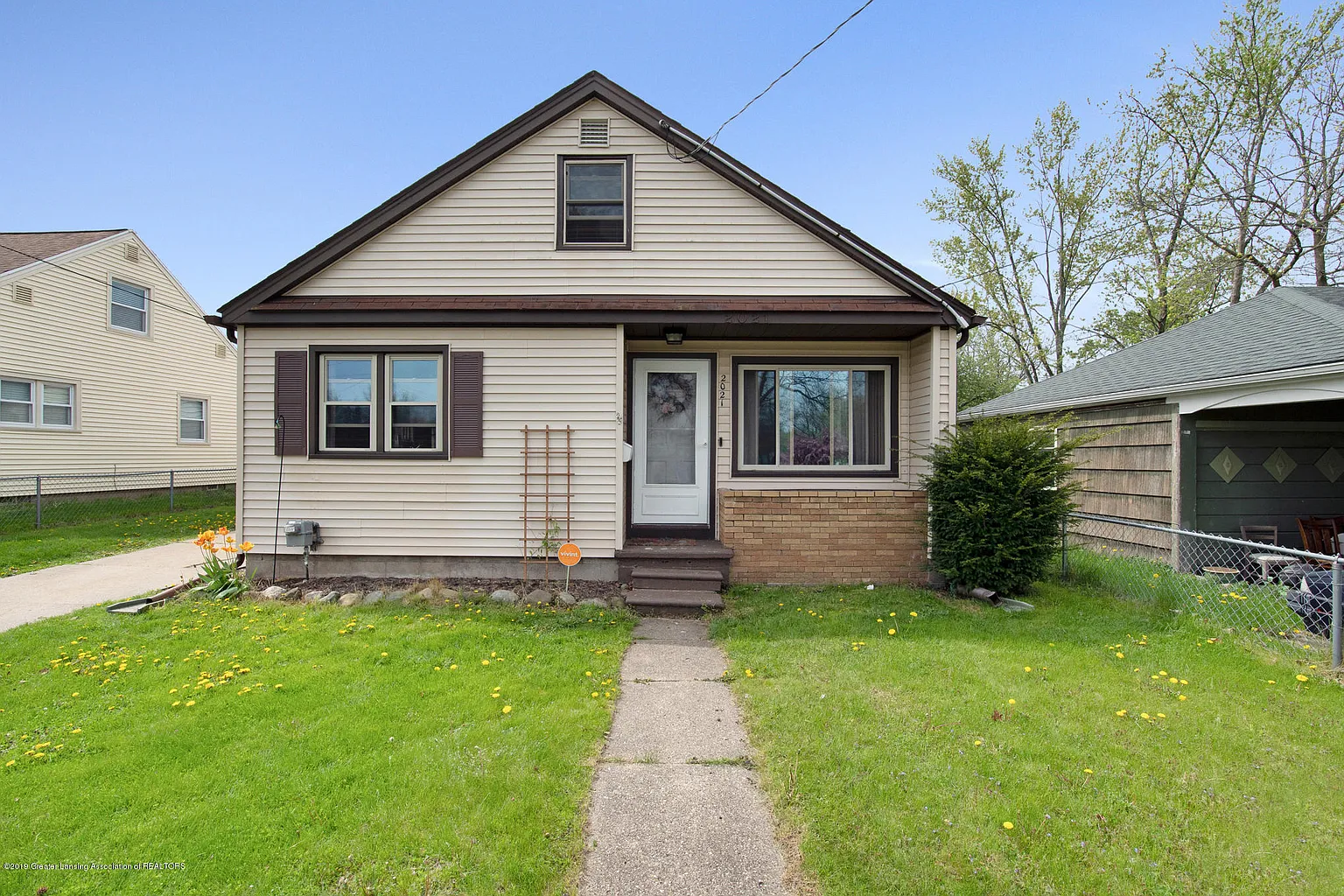 2021 Victor Ave photo 1