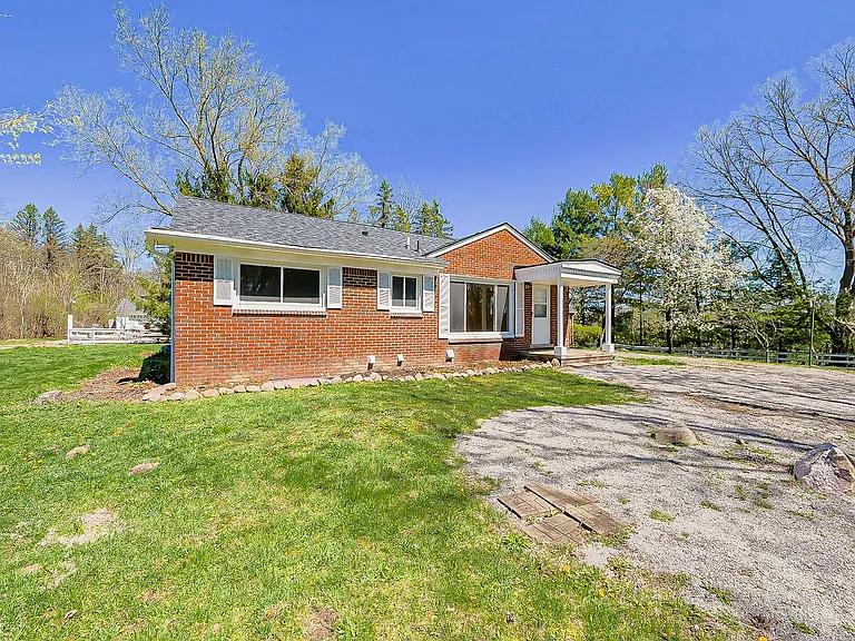 8701 Brookville Rd — Photo 42