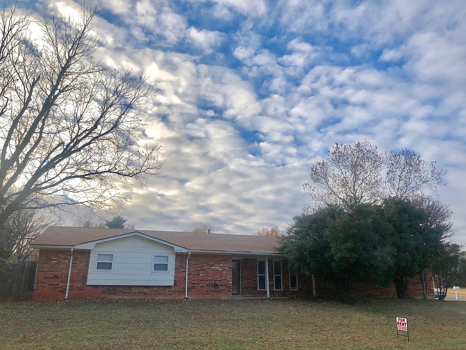 1st image of 2101 Pine Oak Dr