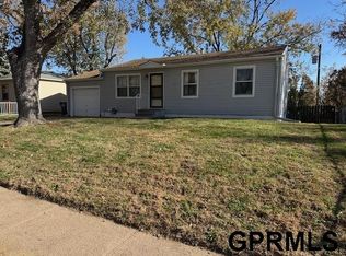 2333 Olive St, Bellevue, NE 68147