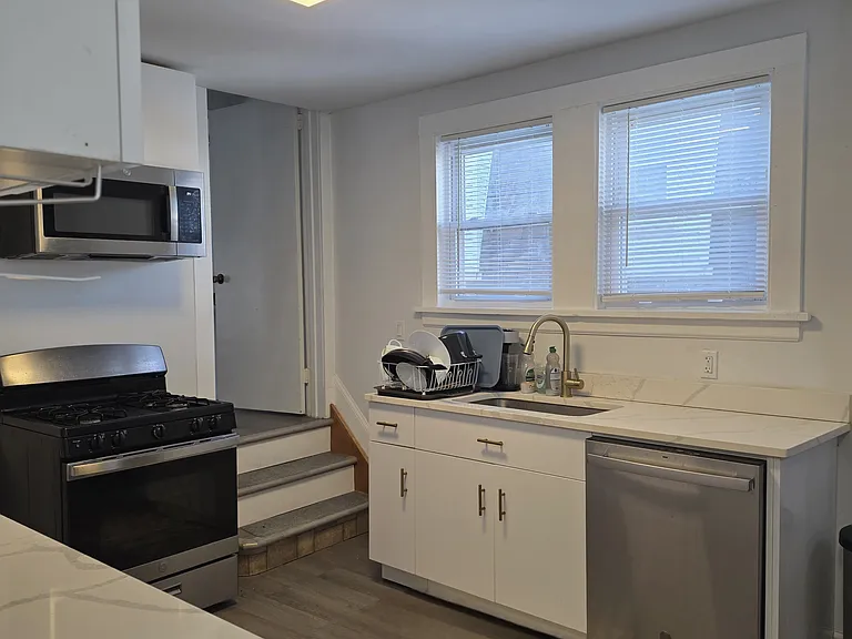 145 Christie St — Photo 7
