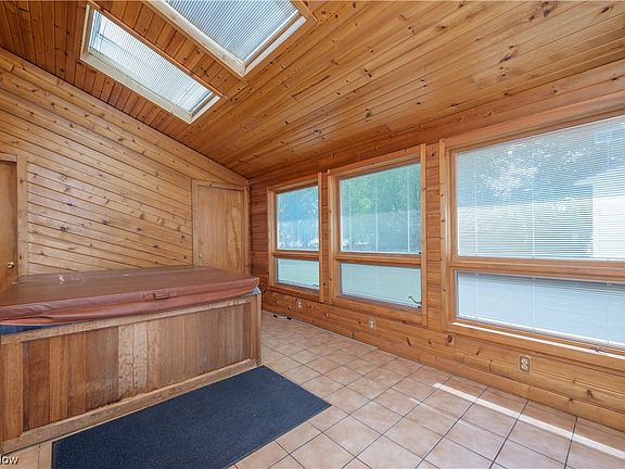 5th image of 1836 Sunview Dr