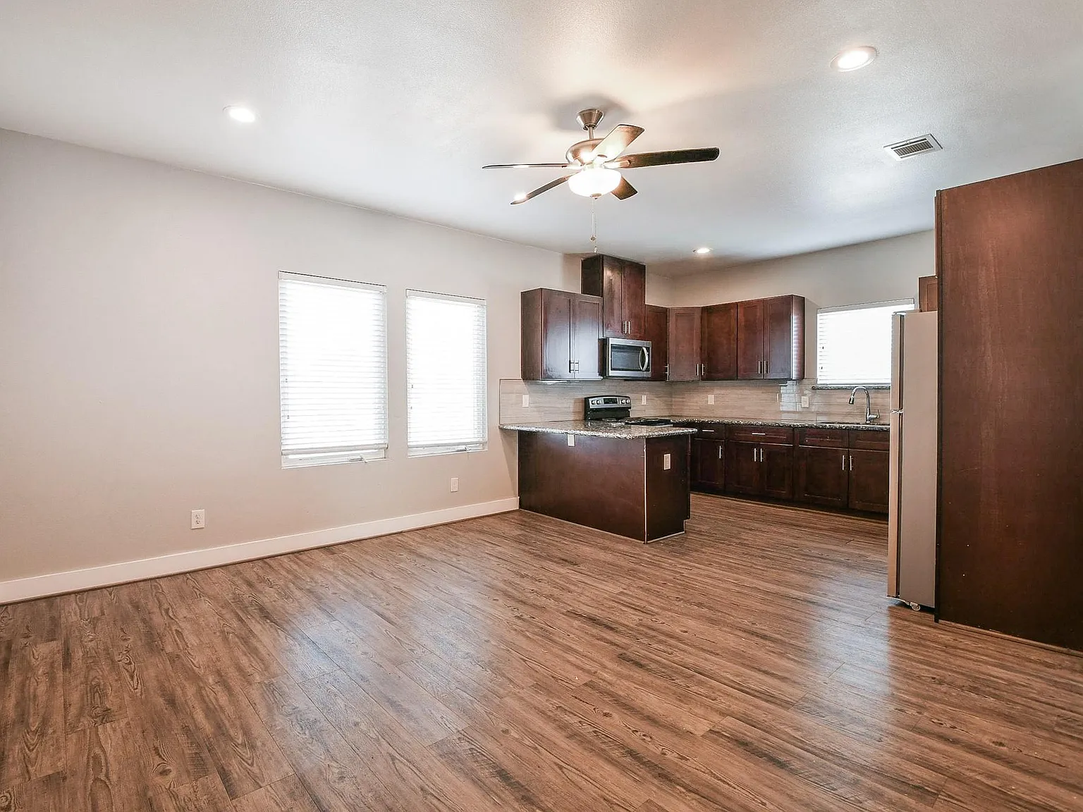 2 bed, 2.0 bath, 1069 sqft, $1,450 — Photo 4