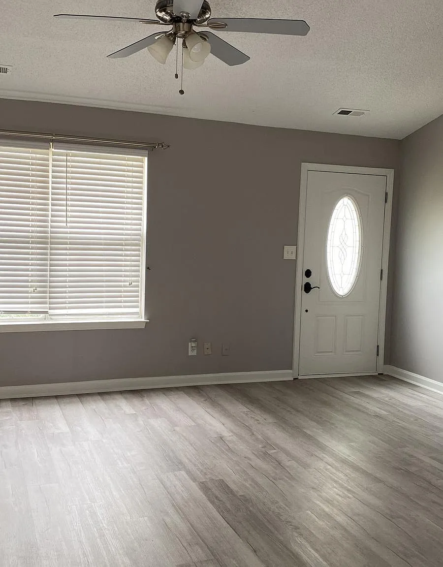 3 bed, 1300 sqft, $1,695 — Photo 2