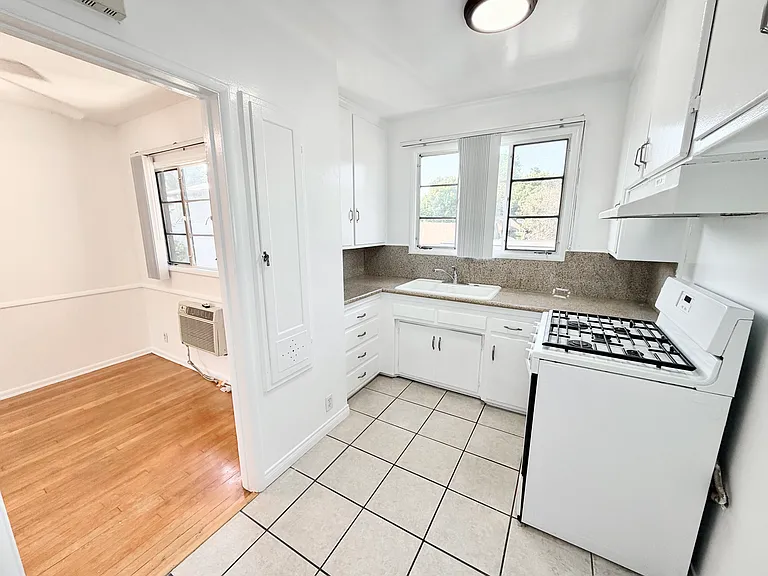 235 E California Blvd — Photo 37