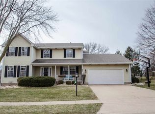 4550 Hamilton Dr, Bettendorf, IA 52722