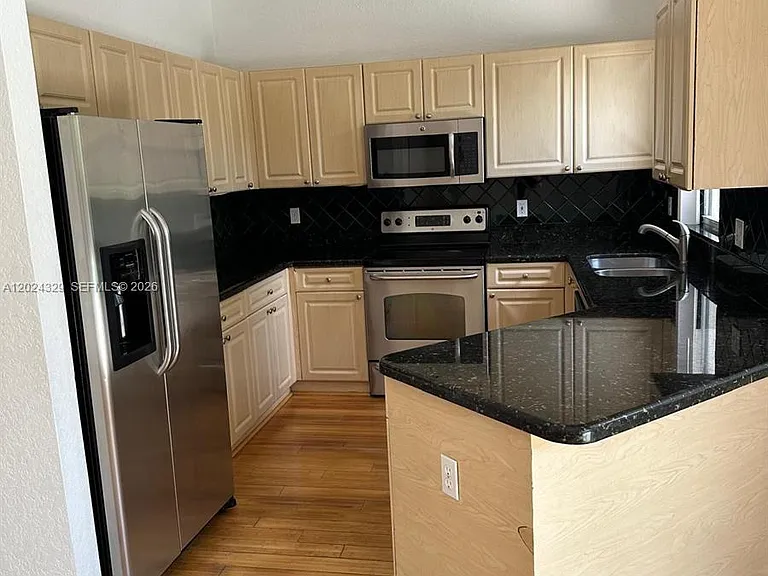11090 Baybreeze Way — Photo 15
