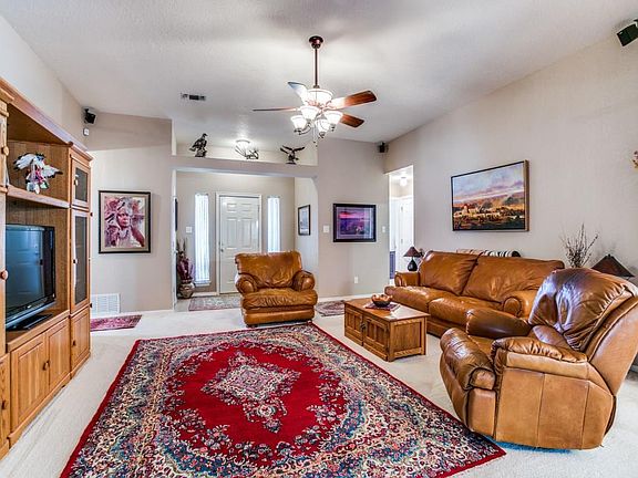 5th image of 8109 Fox Chase Dr