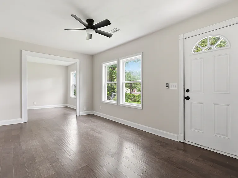 5508 Maple St — Photo 9