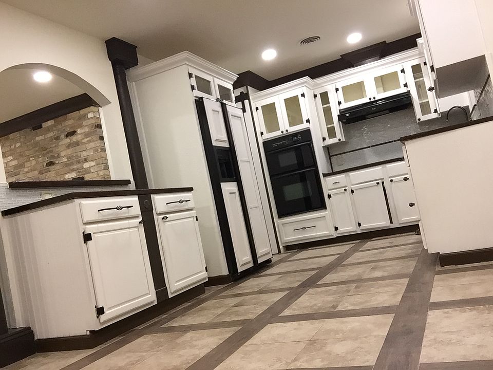 1st image of 204 Kyle St