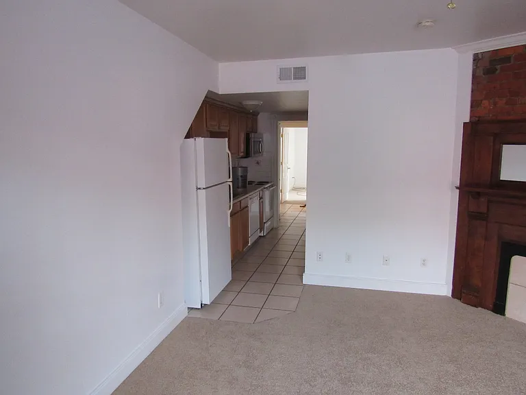 811 Bowe St — Photo 3