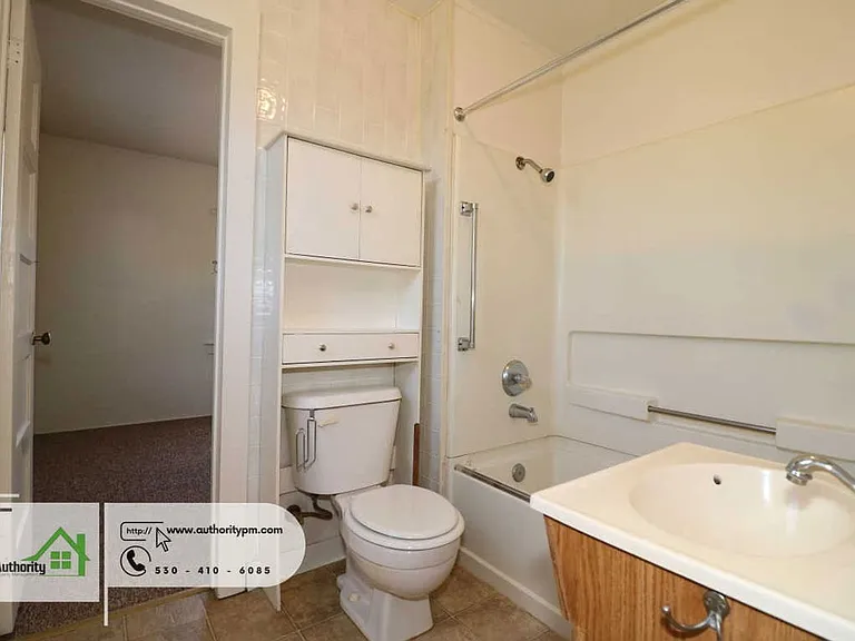 1825 Grand Coulee Blvd — Photo 7