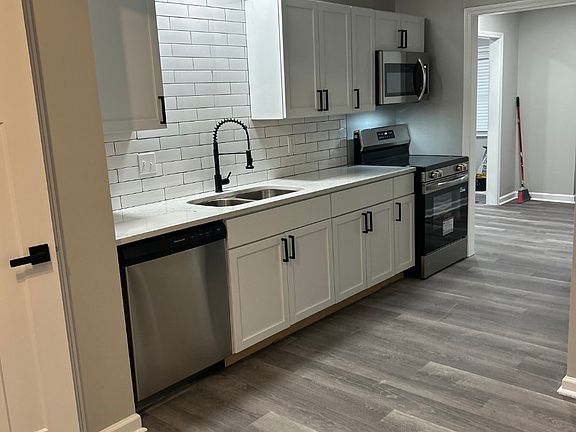 5th image of 909 N Sadlier Dr