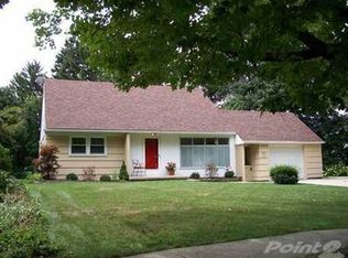 1810 Crestland Dr, Ann Arbor, MI 48104