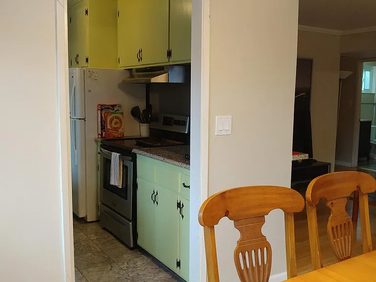 dinning room next to kitchen