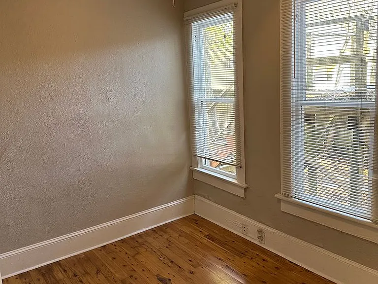 201 E Robert St — Photo 6
