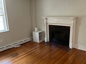 19 Essex St