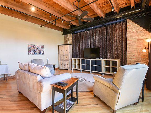 4th image of 1601 S Indiana Ave #102-103