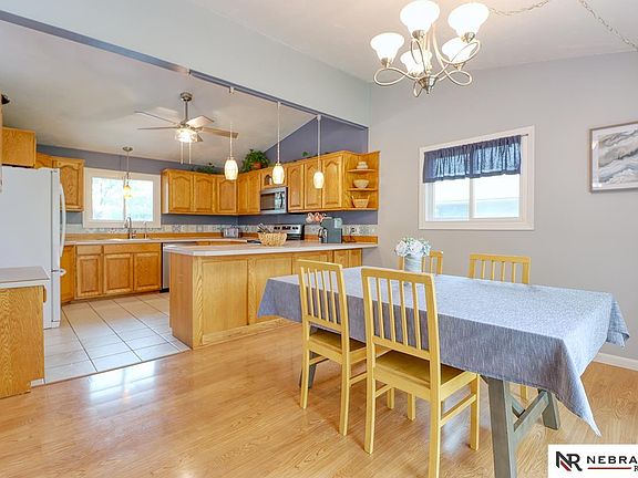 5th image of 817 Carlos Dr