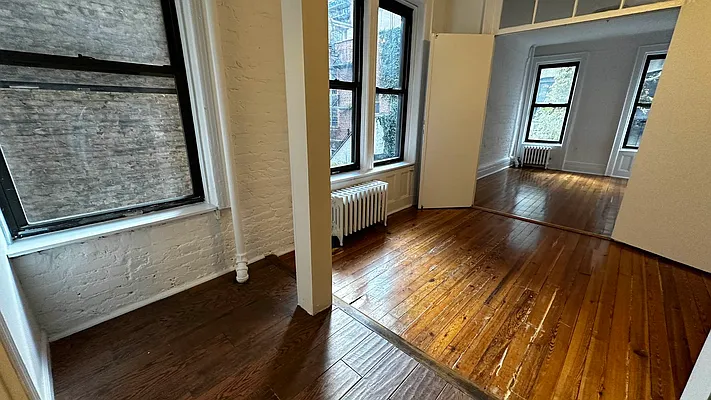 Rented by HOLTON REAL ESTATE INC. | media 23