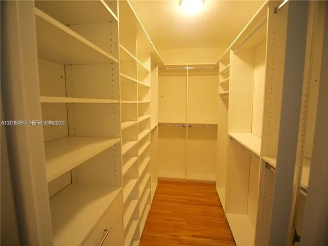 3 bed, 3.0 bath, 1713 sqft, $6,250 — Photo 4