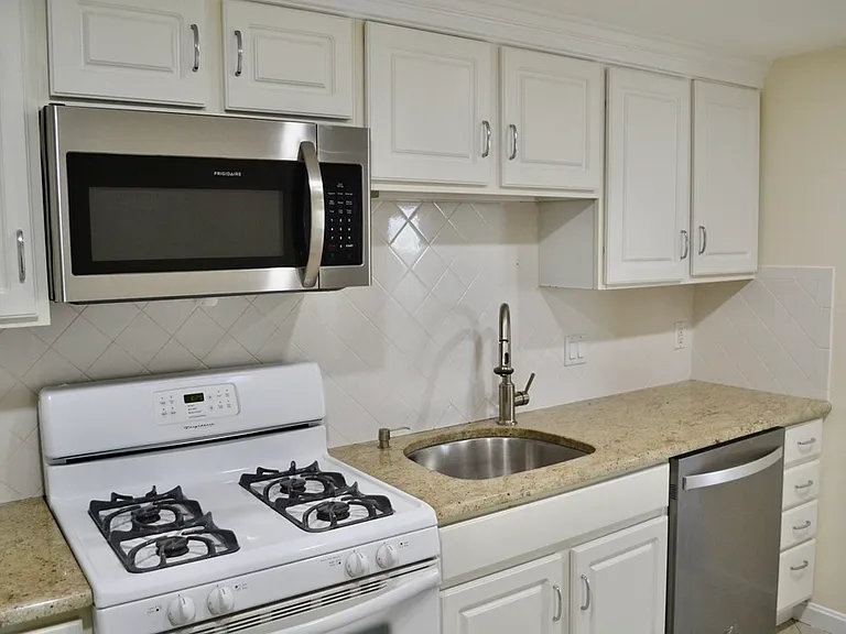 93 Sherman Ave #9 — Photo 6