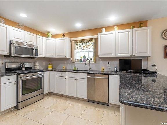 3rd image of 567 Fire Island Ave
