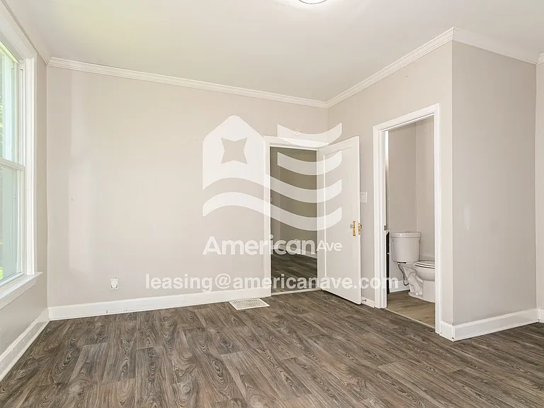 1531479_008_main_bedroom_8.jpg