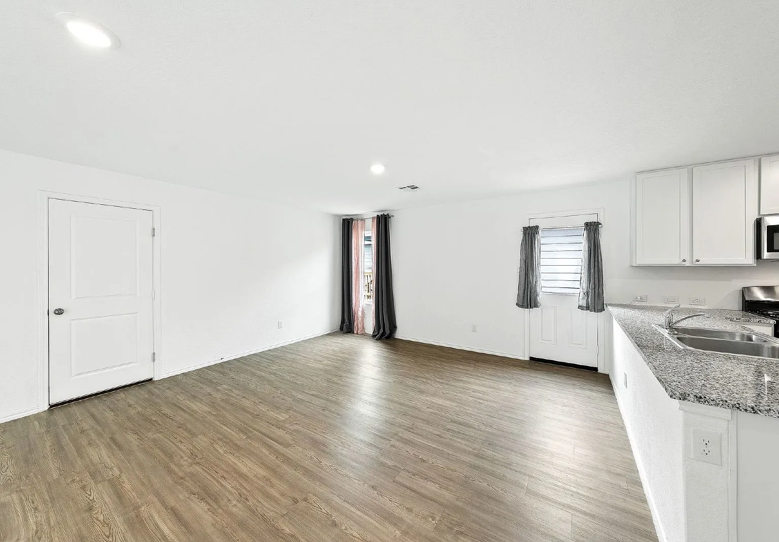3 bed, 2.0 bath, 1450 sqft, $1,695 — Photo 4
