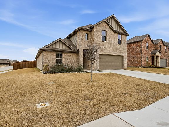 2nd image of 556 Hickory Ridge Dr