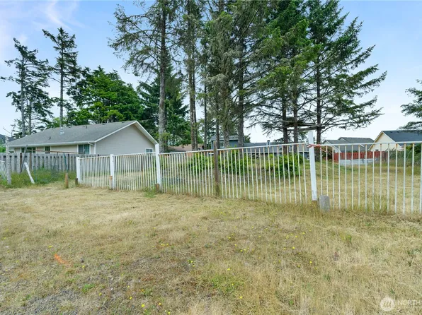 609 Blue Wing Loop SE, Ocean Shores, WA 98569
