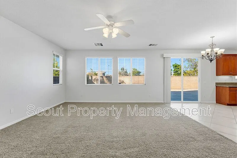 3 bed, 2.5 bath, 2180 sqft, $3,300 — Photo 4