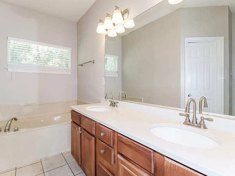 185 Village Dr — Photo 12