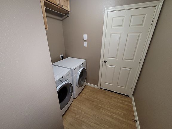 3rd image of 8920 Holliday Ln