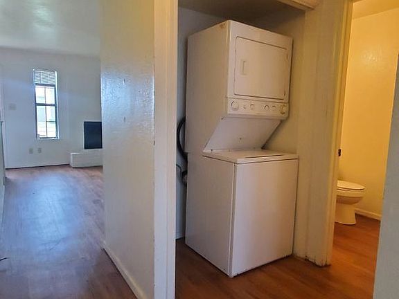 5th image of 2209 Beaumont Dr APT C