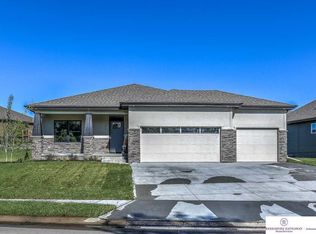 616 Brentwood Dr, Gretna, NE 68028