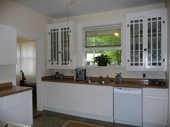 4th image of 601 N Pine St