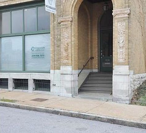 3rd image of 1826 Chouteau Ave