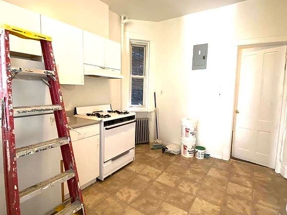 3rd image of 304 E 83rd St #2D3