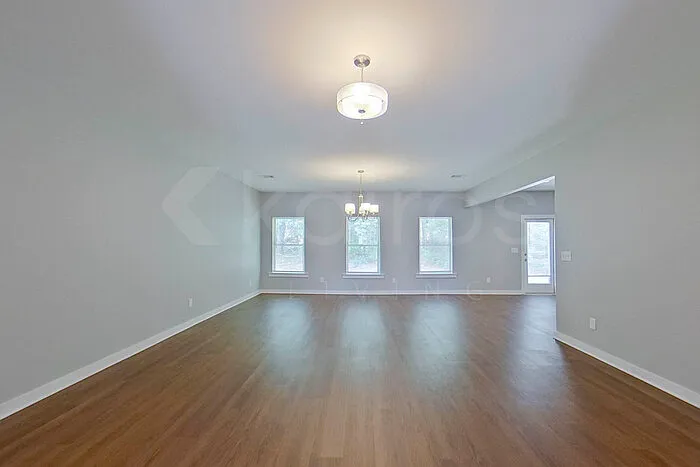 3 bed, 2.0 bath, 1801 sqft, $1,895 — Photo 2