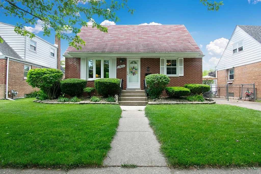 17652 Walter St photo 1