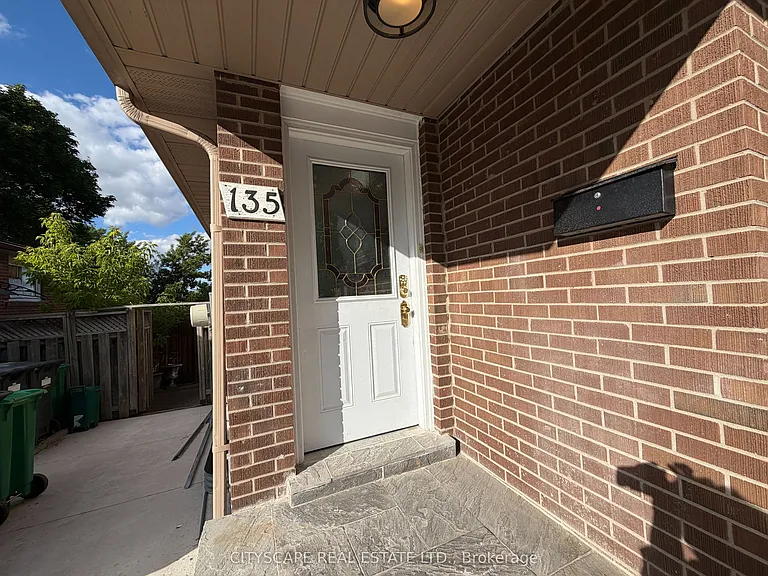 135 Bonham Blvd #UPPER — Photo 3