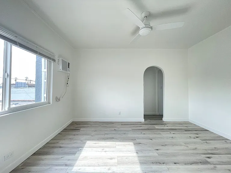 1565 S. Hobart Blvd — Photo 25
