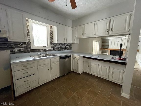 3rd image of 506 Fairlane Dr NW